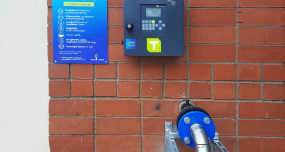 “Rīgas ūdens” ievieš jaunu pakalpojumu – pašapkalpošanās dzeramā ūdens uzpildes stacijas